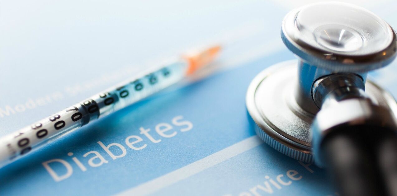 En la diabetes, es necesario ajustar la dosis de insulina en función de la cantidad de carbohidratos consumidos. 