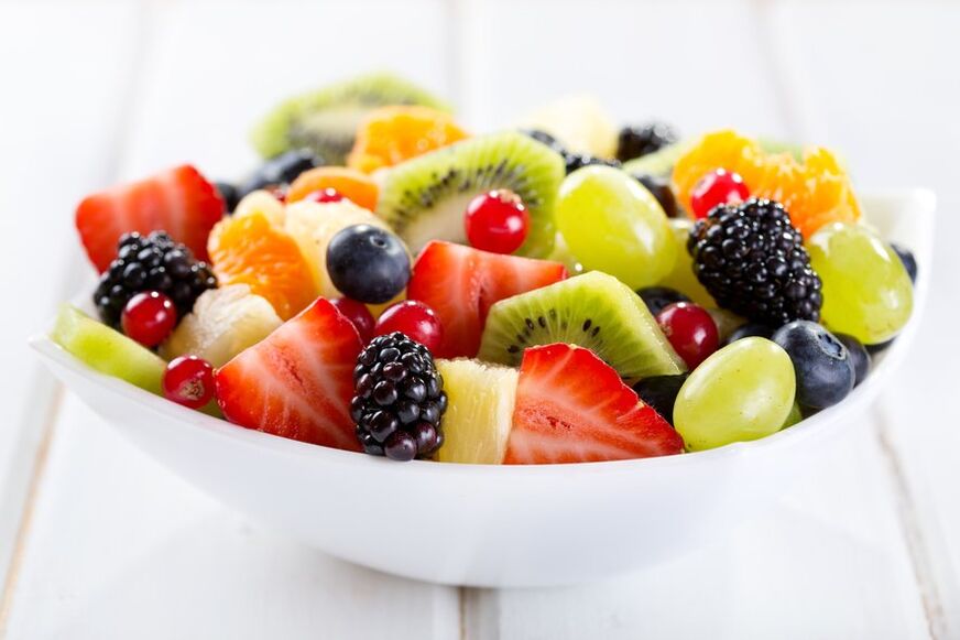 Ensalada de frutas favorita en el menú de dieta. 