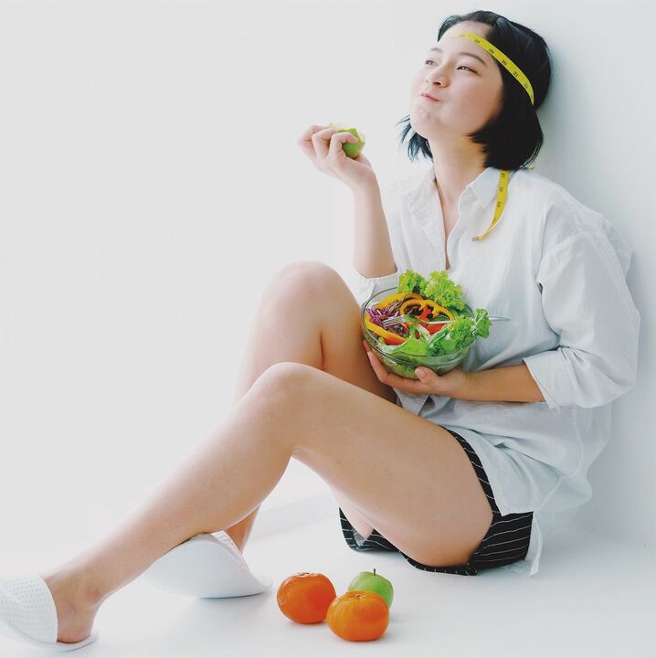 Ensalada de verduras frescas plato dieta japonesa pérdida de peso